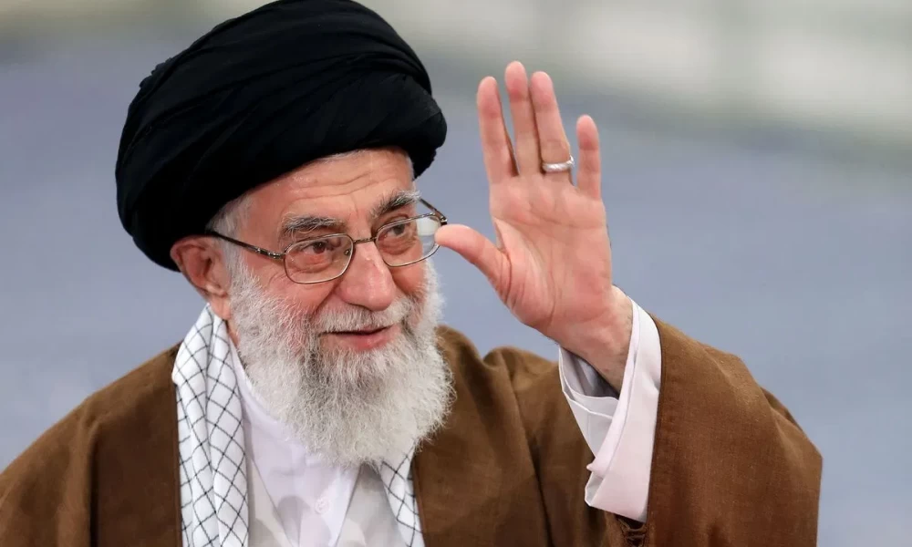 Ιράν: Ο θρησκευτικός ηγέτης Χαμενεΐ άδειασε τον ΥΠΕΞ Ζαρίφ